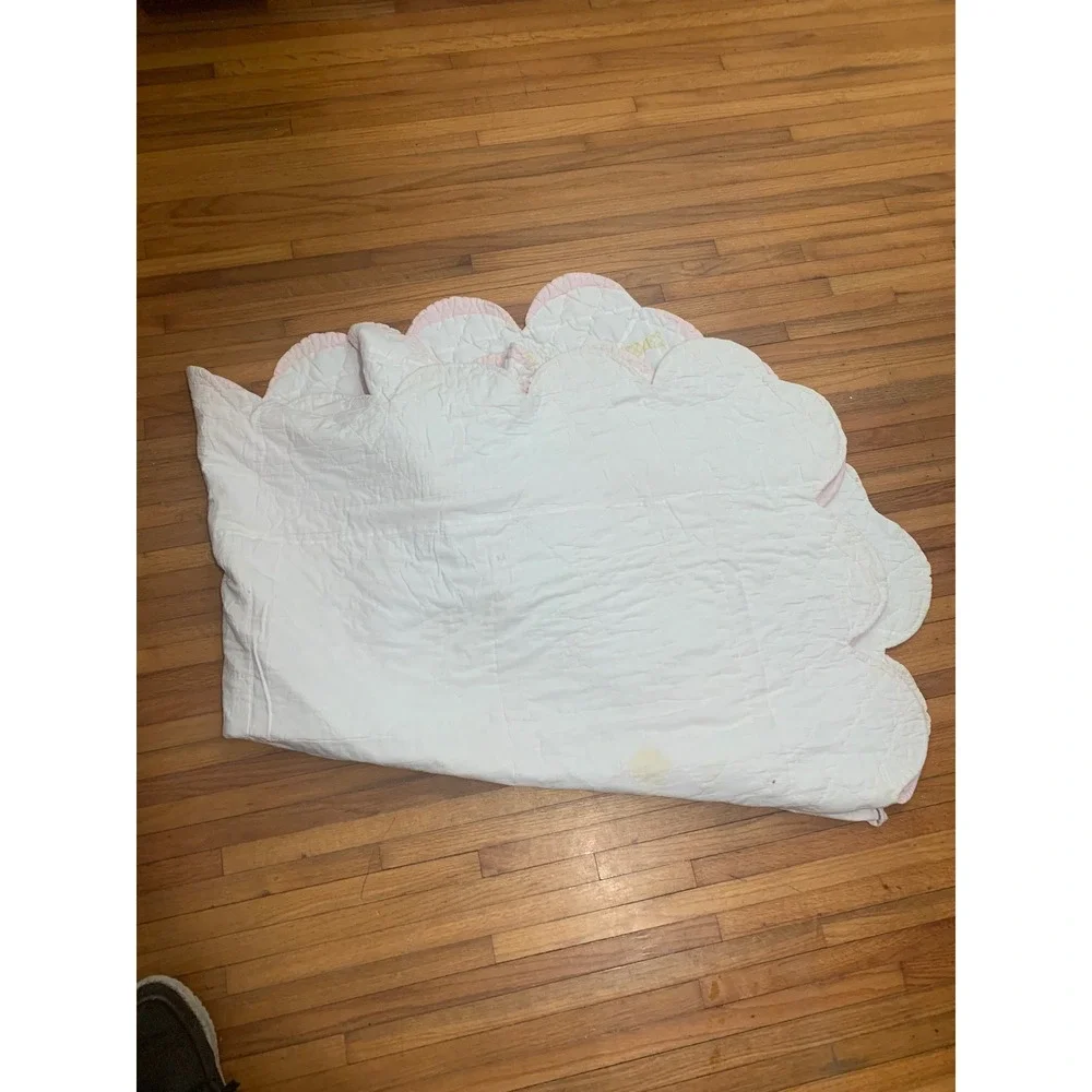 Vintage Ballerina Quilt Scalloped Edge Pink White Embroidered Bedspread 66x76